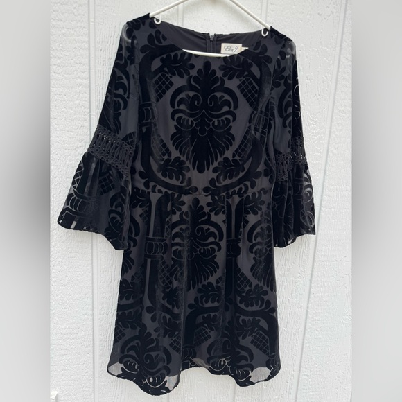 Eliza J. Bell Sleeve Velvet Dress - Picture 7 of 10